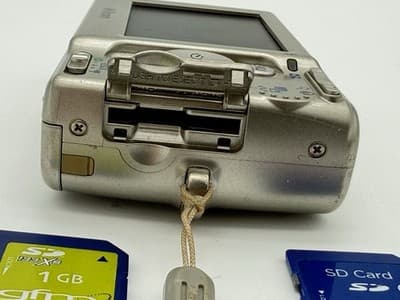 Vintage Nikon Coolpix L11 6MP Silver Digital Camera 3x Zoom Y2K Digicam WORKS - Thumbnail 8