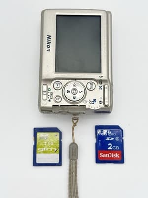 Vintage Nikon Coolpix L11 6MP Silver Digital Camera 3x Zoom Y2K Digicam WORKS - Thumbnail 7