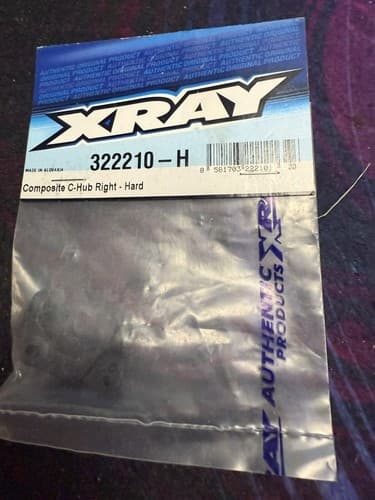 XRAY 322210-H - Composite Right C-Hub 0 Degree, Hard - Image 1