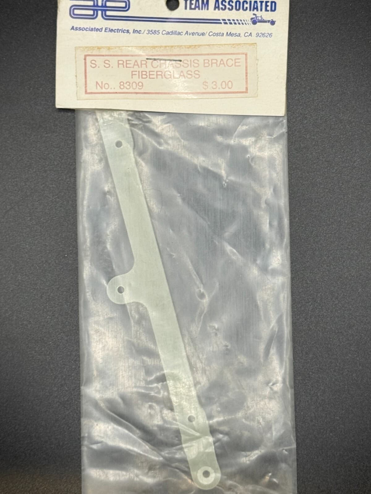 Team Associated Vintage 8309 White Fiberglass Rear Chassis Brace RC10LSS Pan Car - Image 1