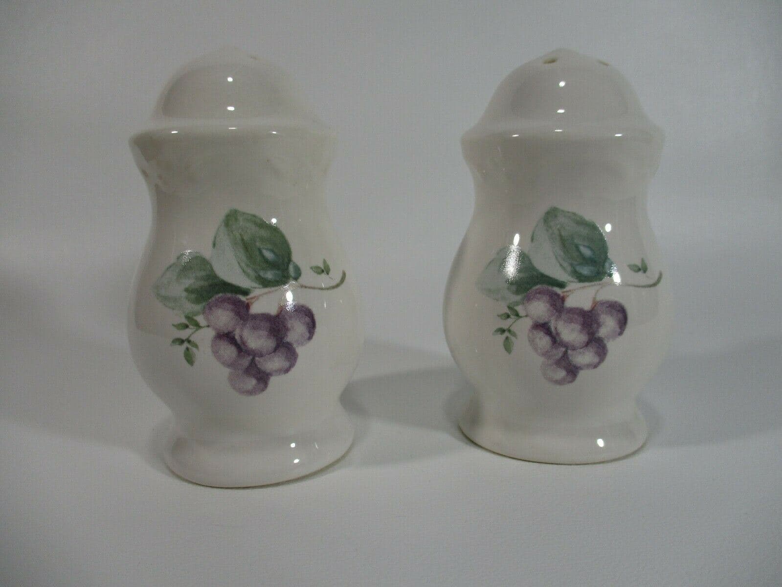 PFALTZGRAFF GRAPEVINE SALT AND PEPPER SET - Image 1
