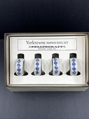 Pfaltzgraff Yorktowne Vintage Footed Napkin Rings Original Box EUC Set of 4 - Thumbnail 2
