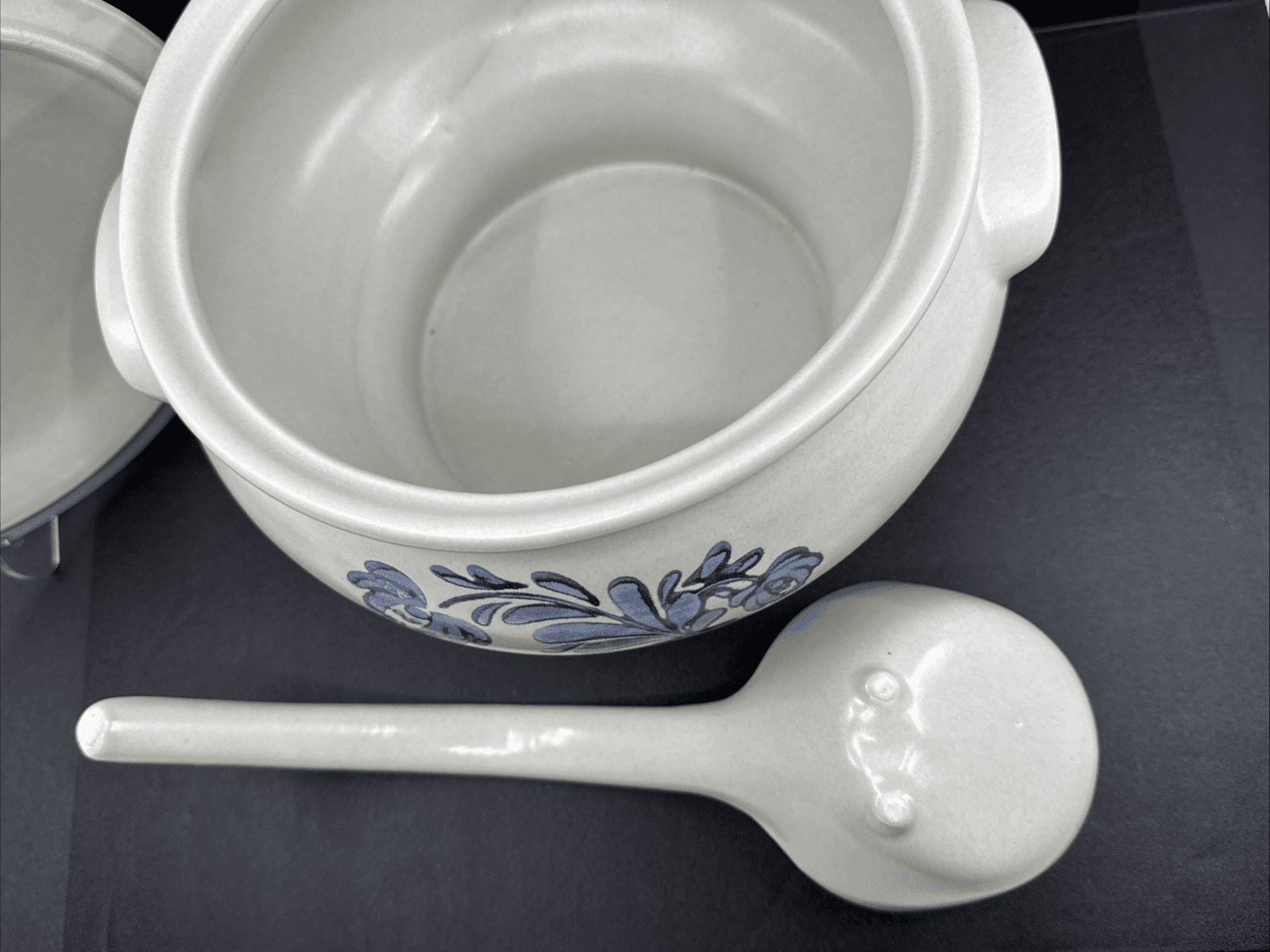 Pfaltzgraff Yorktowne Soup Tureen #160Y with Lid and original Ladle - Thumbnail 6