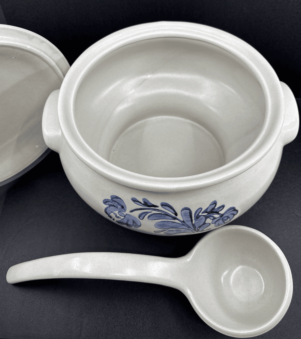 Pfaltzgraff Yorktowne Soup Tureen #160Y with Lid and original Ladle - Thumbnail 5