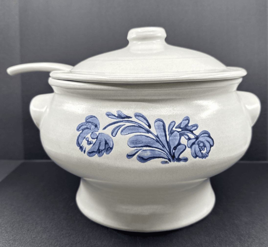 Pfaltzgraff Yorktowne Soup Tureen #160Y with Lid and original Ladle - Image 1