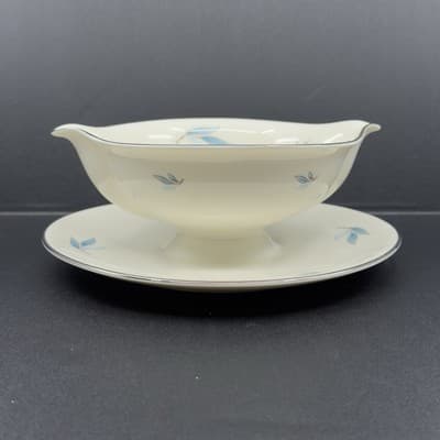 SYRACUSE CHINA 7.25"/12oz CELESTE Porcelain GRAVY BOAT with ATTACHED PLATE - Thumbnail 3