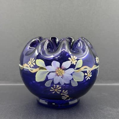 Fenton Royal Purple Rose Bowl 75th Anniversary signed - Hand Painted M Young - Thumbnail 2