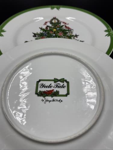 Georges Briard Yule Tide Christmas Tree 10 1/4” Dinner Plates (set of 2) - Thumbnail 2