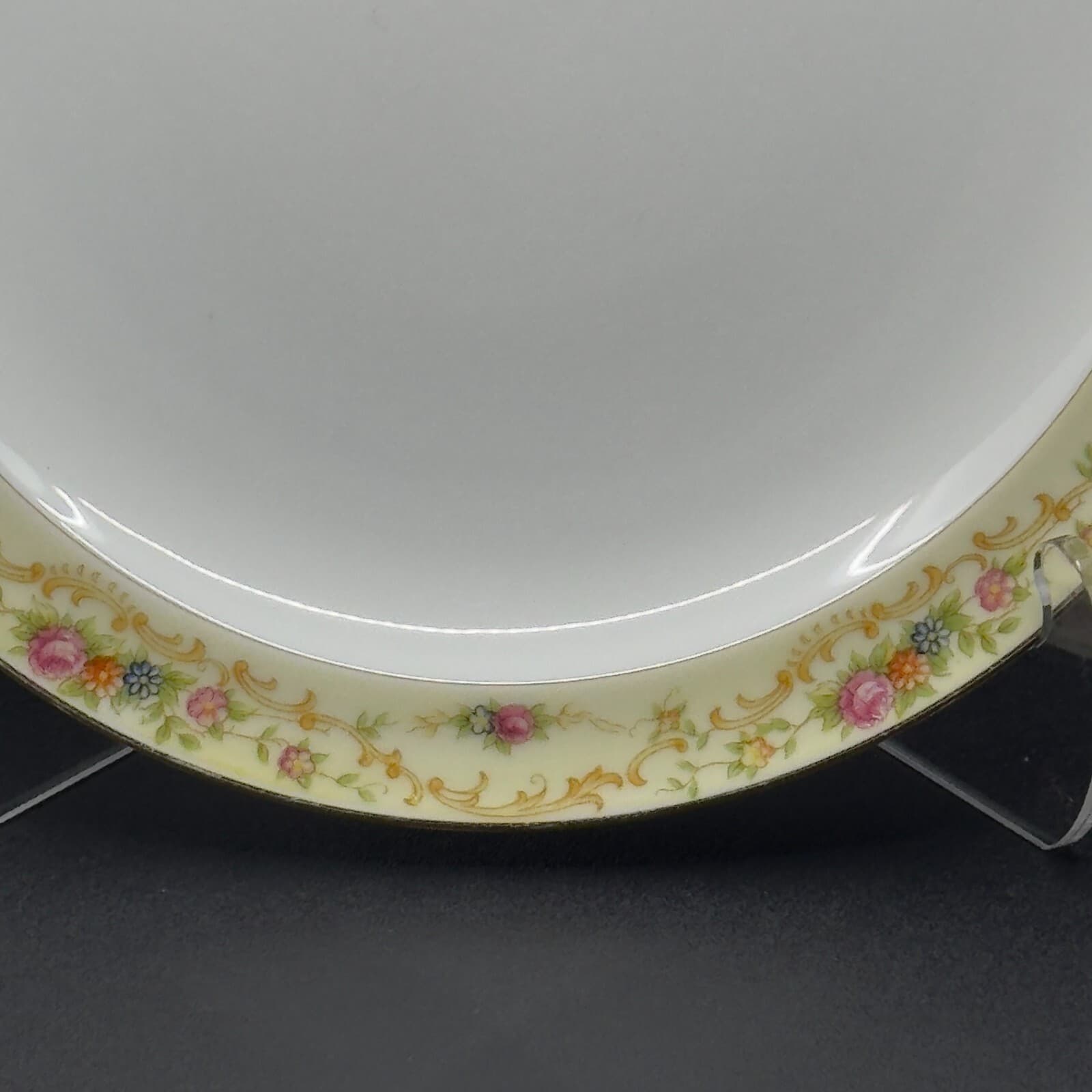 Meito China Modern Windsor 6 1/4" Bread plates 22 karat gold trim set of 2 - Thumbnail 4
