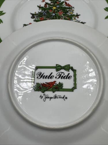 Georges Briard Yule Tide Christmas Tree 7 1/2” Salad/Dessert Plates (set of 2) - Thumbnail 2