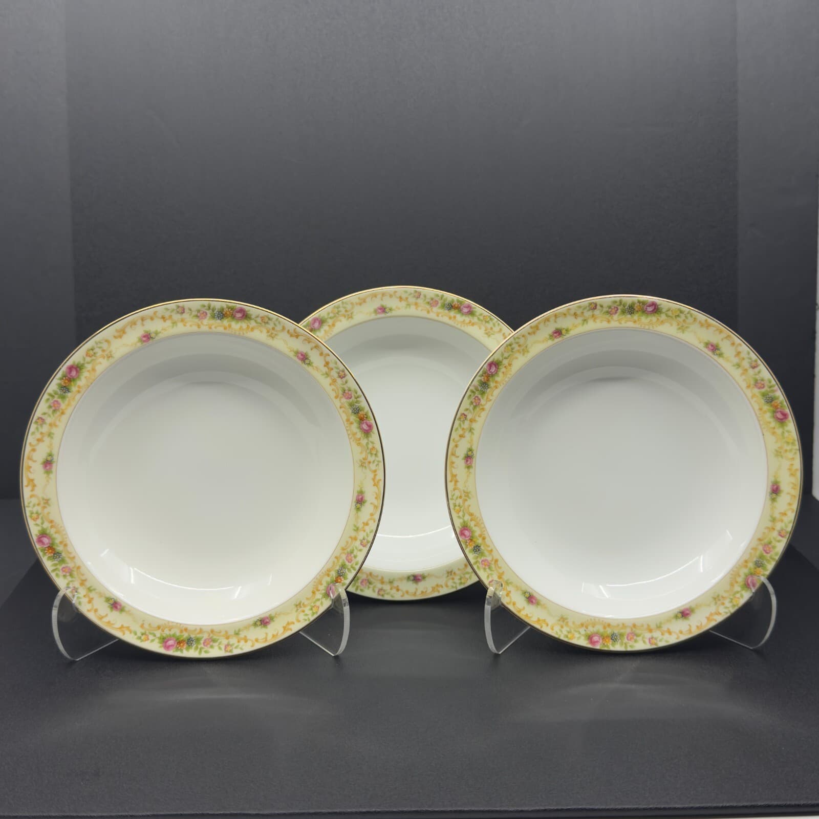 Meito China Modern Windsor 5 3/4" dessert bowls 22 karat gold trim (x3) - Image 1