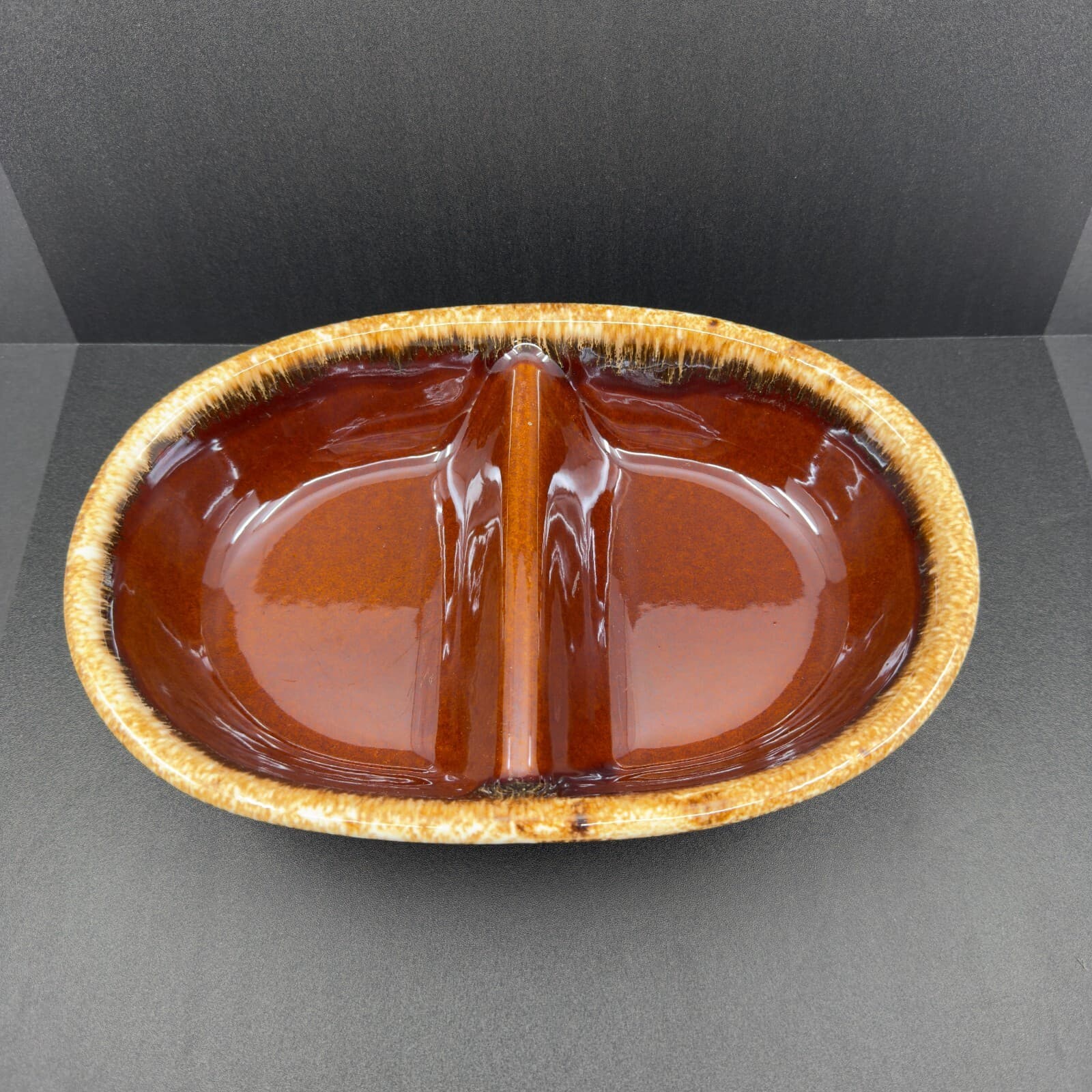 Hull Brown Drip Divided Vegetable Bowl - Thumbnail 2