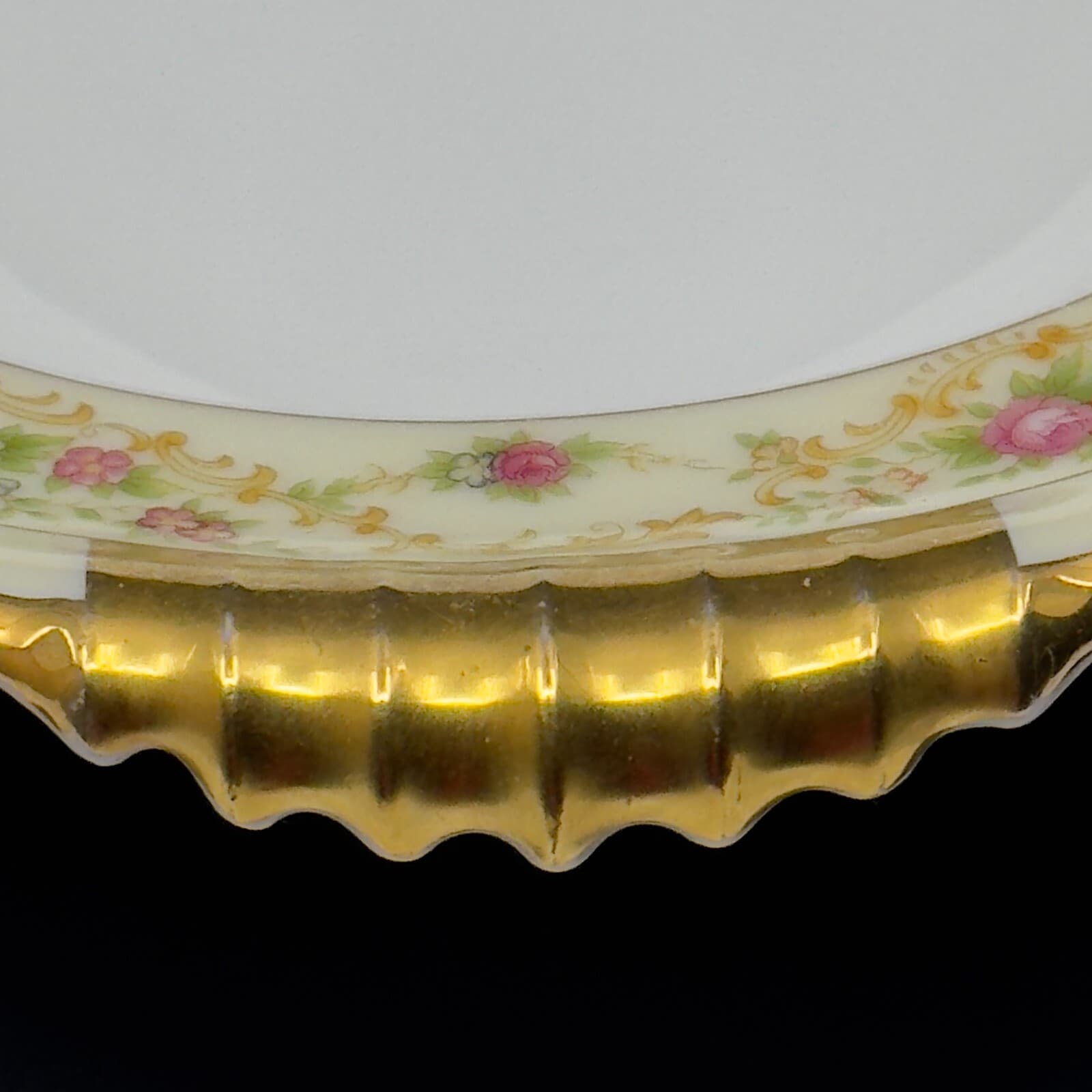 Meito China Modern WIndsor Vegetable Serving Bowl 22 Kt Gold trim - Thumbnail 2