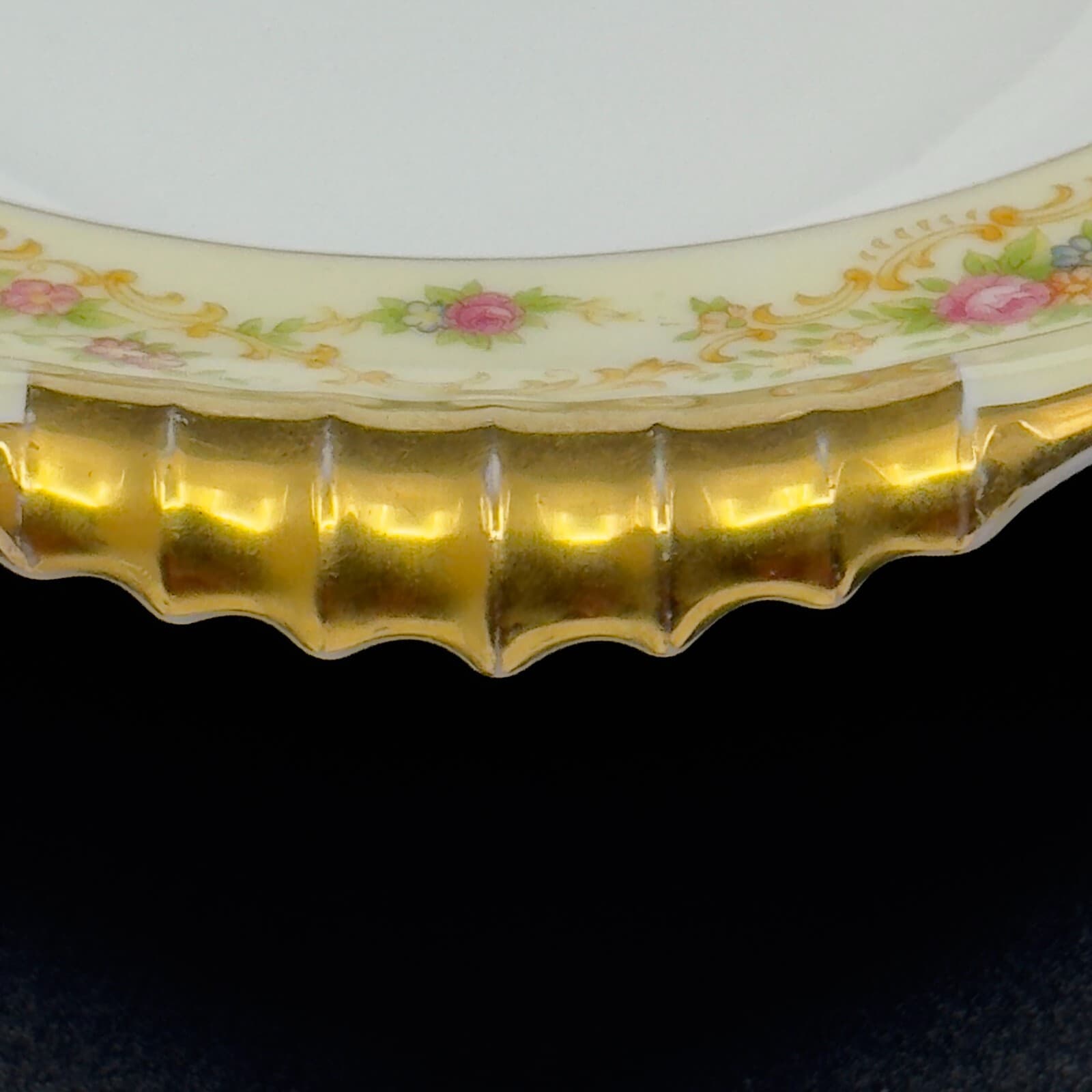Meito China Modern WIndsor Vegetable Serving Bowl 22 Kt Gold trim - Thumbnail 3