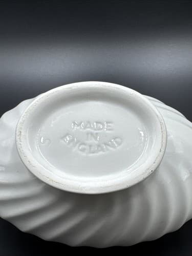 Johnson Brothers Regency Gravy Boat - Thumbnail 3