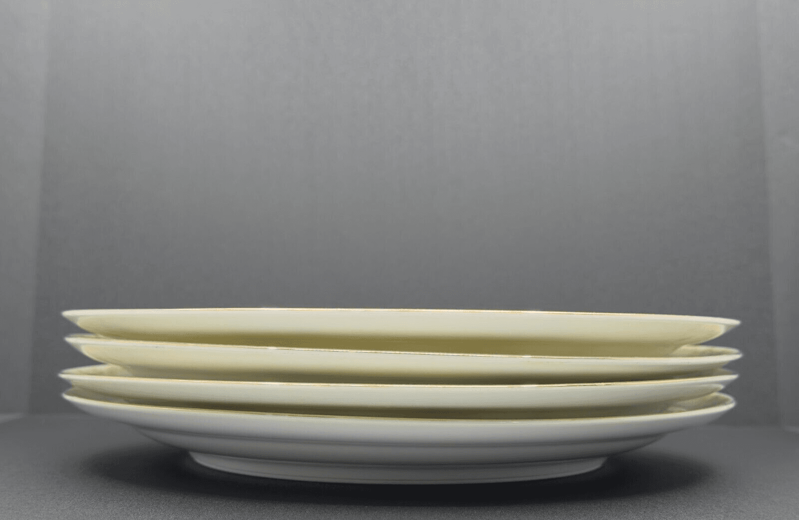 Meito China Modern Windsor 9 3/4" Dinner Plates 22 karat gold trim set of 4 - Thumbnail 4