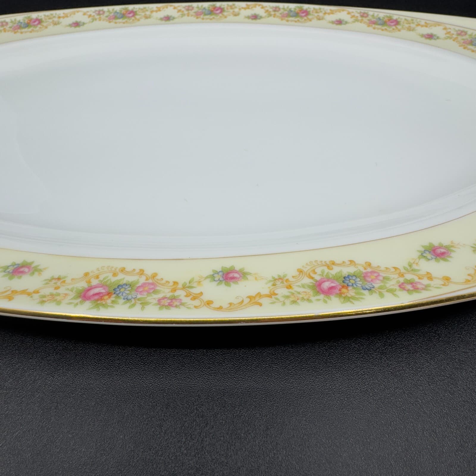 Meito China Modern Windsor 16 3/4" Platter 22 karat gold trim - Thumbnail 3