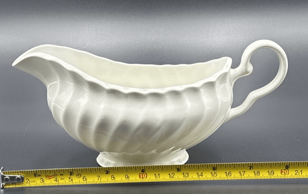Johnson Brothers Regency Gravy Boat - Thumbnail 5