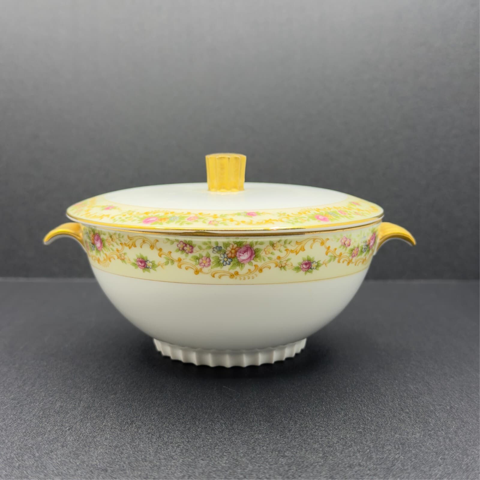 Meito China Modern Windsor Creamer and Covered Sugar Bowl 22 karat gold trim - Thumbnail 2