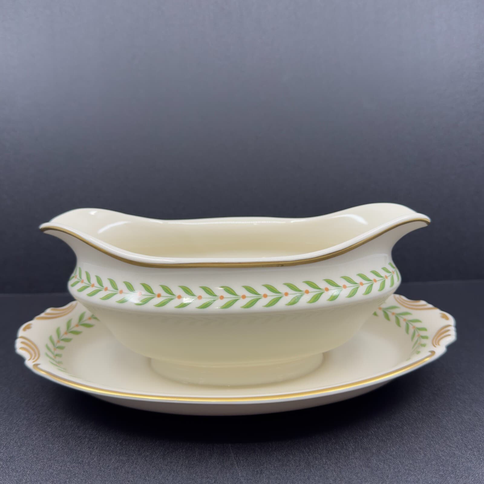 Syracuse China Old Ivory Greenwood Sauce Boat with attached Underplate - Image 1