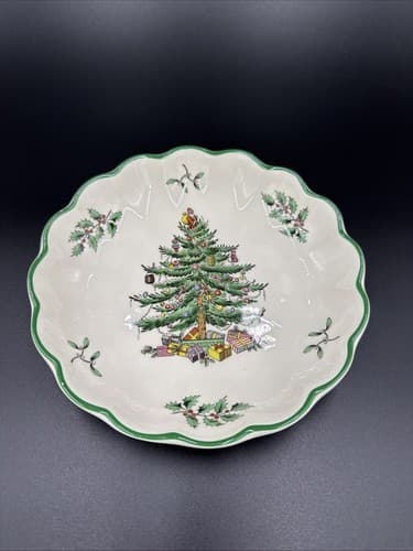 Spode Christmas Tree Green Trim Small Round Fluted Dish 6 3/4” - Image 1
