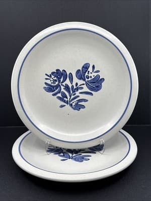 Pflatzgraff Yorktowne 10-1/4" Dinner Plates; USA Old Castle Set of 2