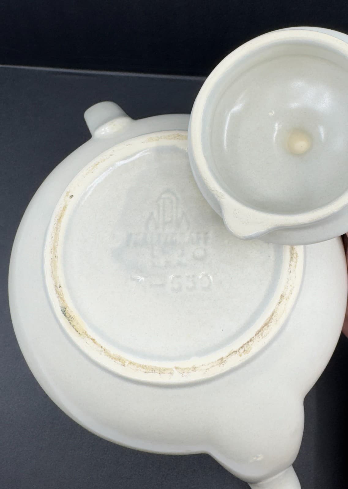 Pfaltzgraff Yorktowne Teapot 6 1/2" #7-550 - Thumbnail 3
