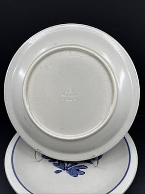 Pflatzgraff Yorktowne 10-1/4" Dinner Plates; USA Old Castle Set of 2 - Thumbnail 2
