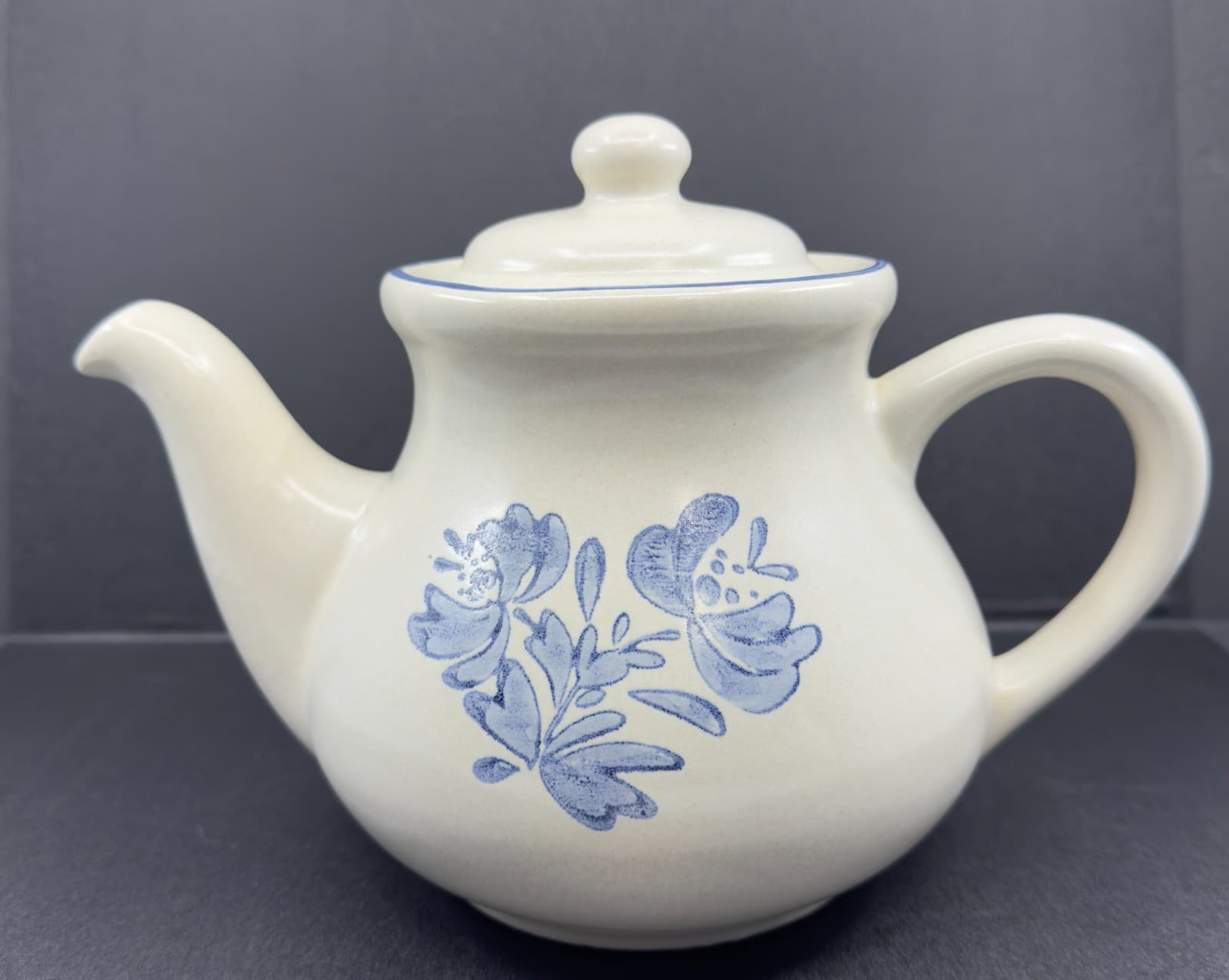 Pfaltzgraff Yorktowne Teapot 6 1/2" #7-550 - Thumbnail 2