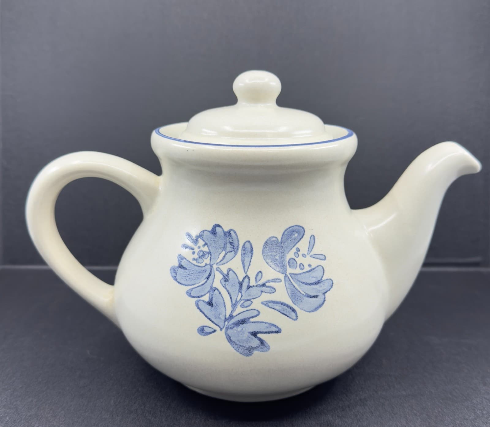 Pfaltzgraff Yorktowne Teapot 6 1/2" #7-550