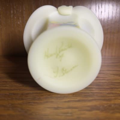 Fenton "Dianthus on Custard" 1983-1984 hand painted/ signed basket - Thumbnail 3