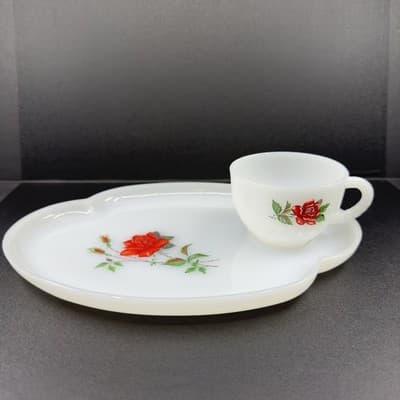 Federal Glass Rosecrest 2 PC Luncheon Snack Tea Set Red Rose Cup Plates