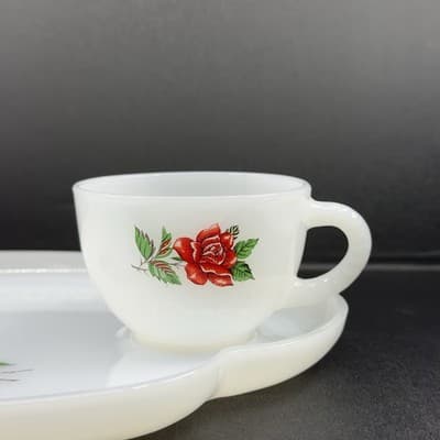 Federal Glass Rosecrest 2 PC Luncheon Snack Tea Set Red Rose Cup Plates - Thumbnail 3