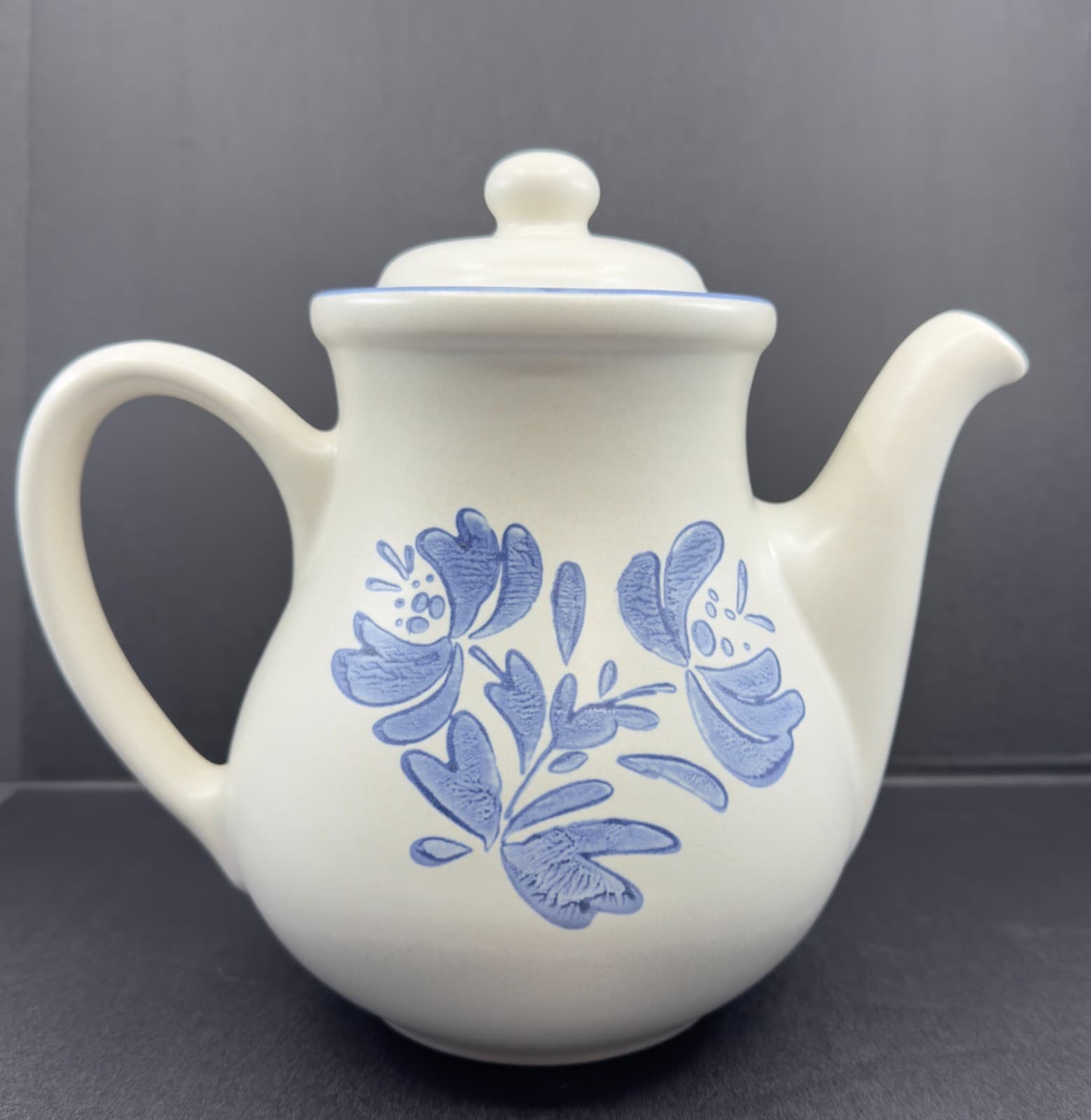 Pfaltzgraff Yorktowne 8" Beverage Server 48oz #490 - Thumbnail 2