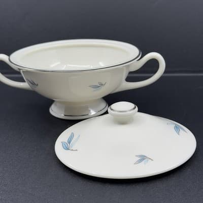 Syracuse China Celeste Blue Willow Pattern Sugar Bowl With Lid Platinum Trim