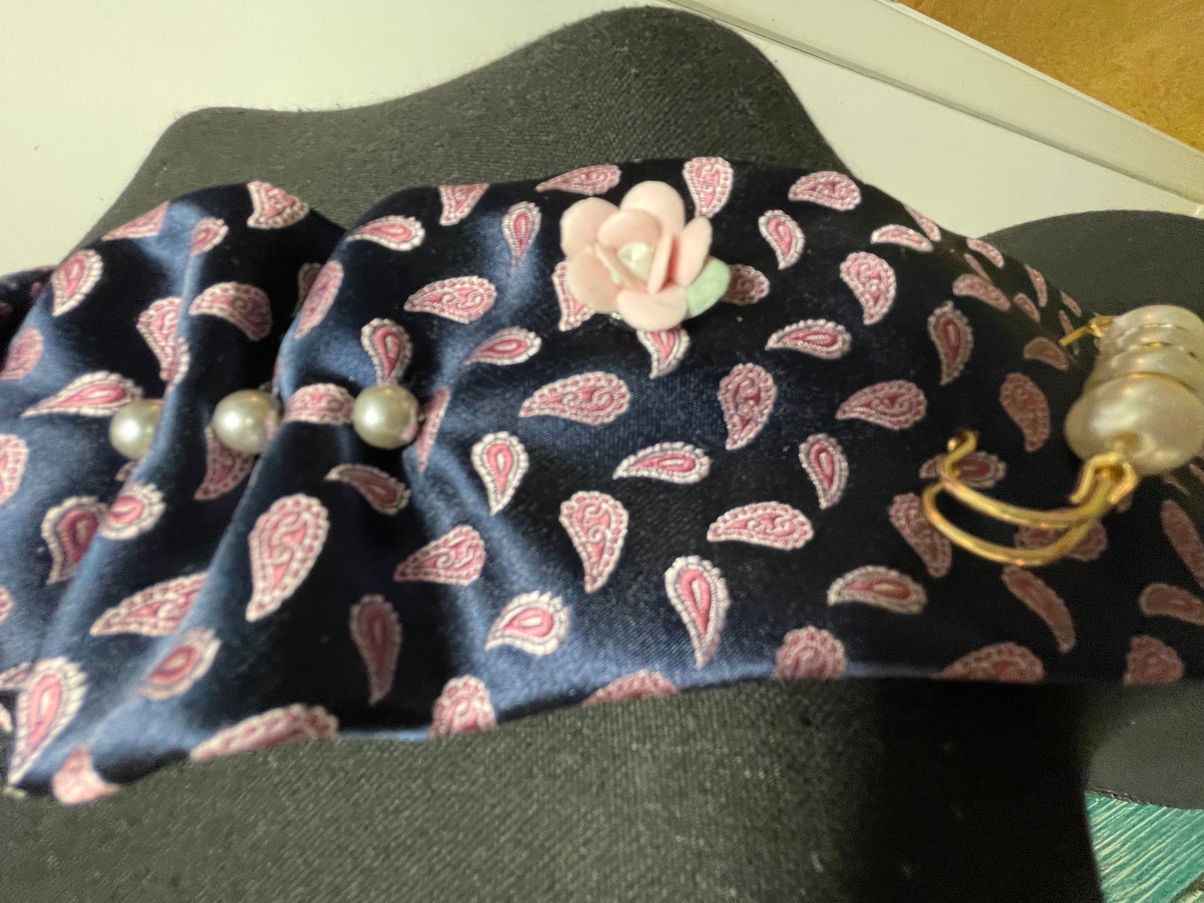 Boss Bitchin Ties Paisley Pattern Silk Scarf with Pearl Brooches - Thumbnail 9