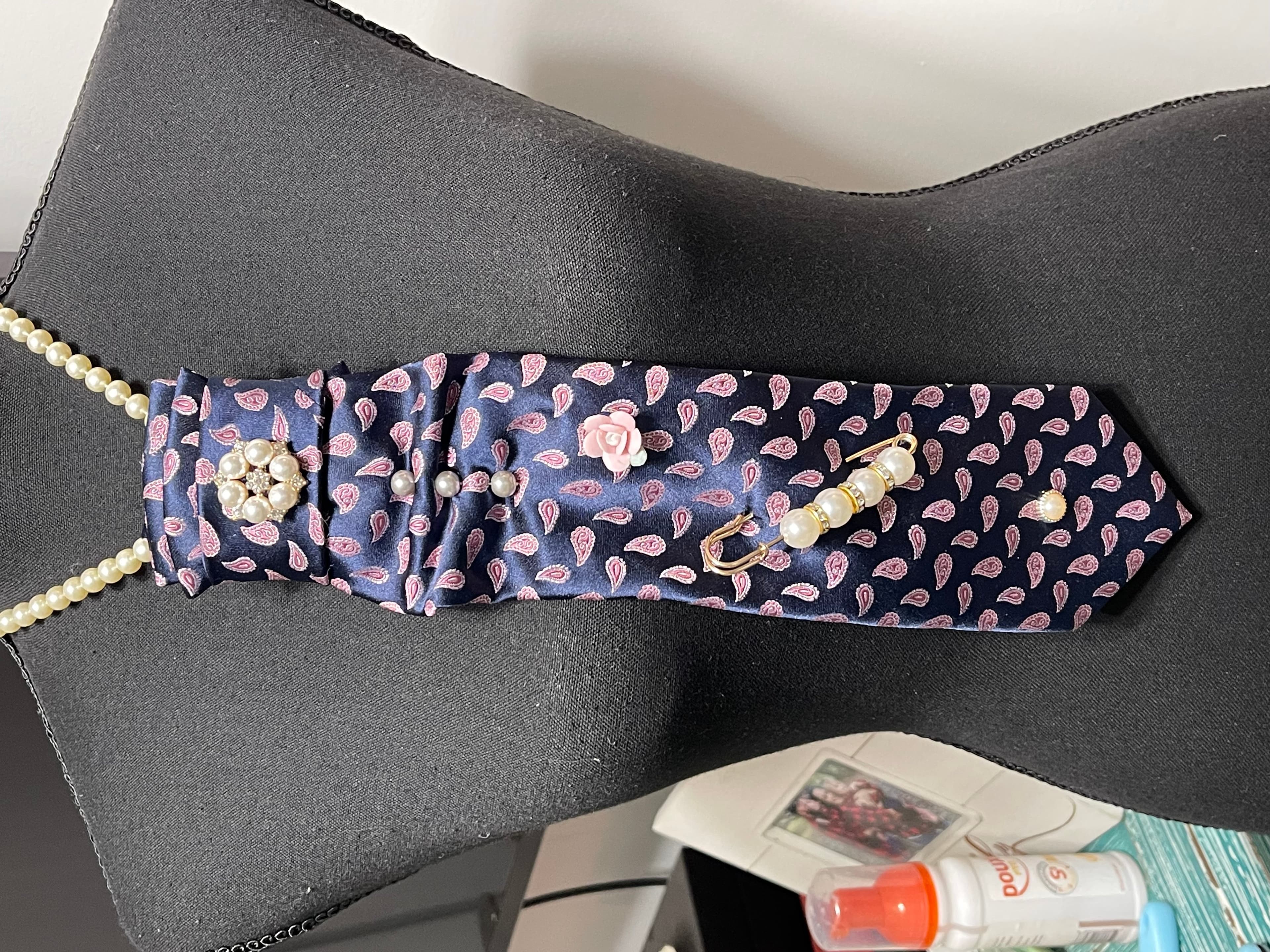 Boss Bitchin Ties Paisley Pattern Silk Scarf with Pearl Brooches - Thumbnail 5