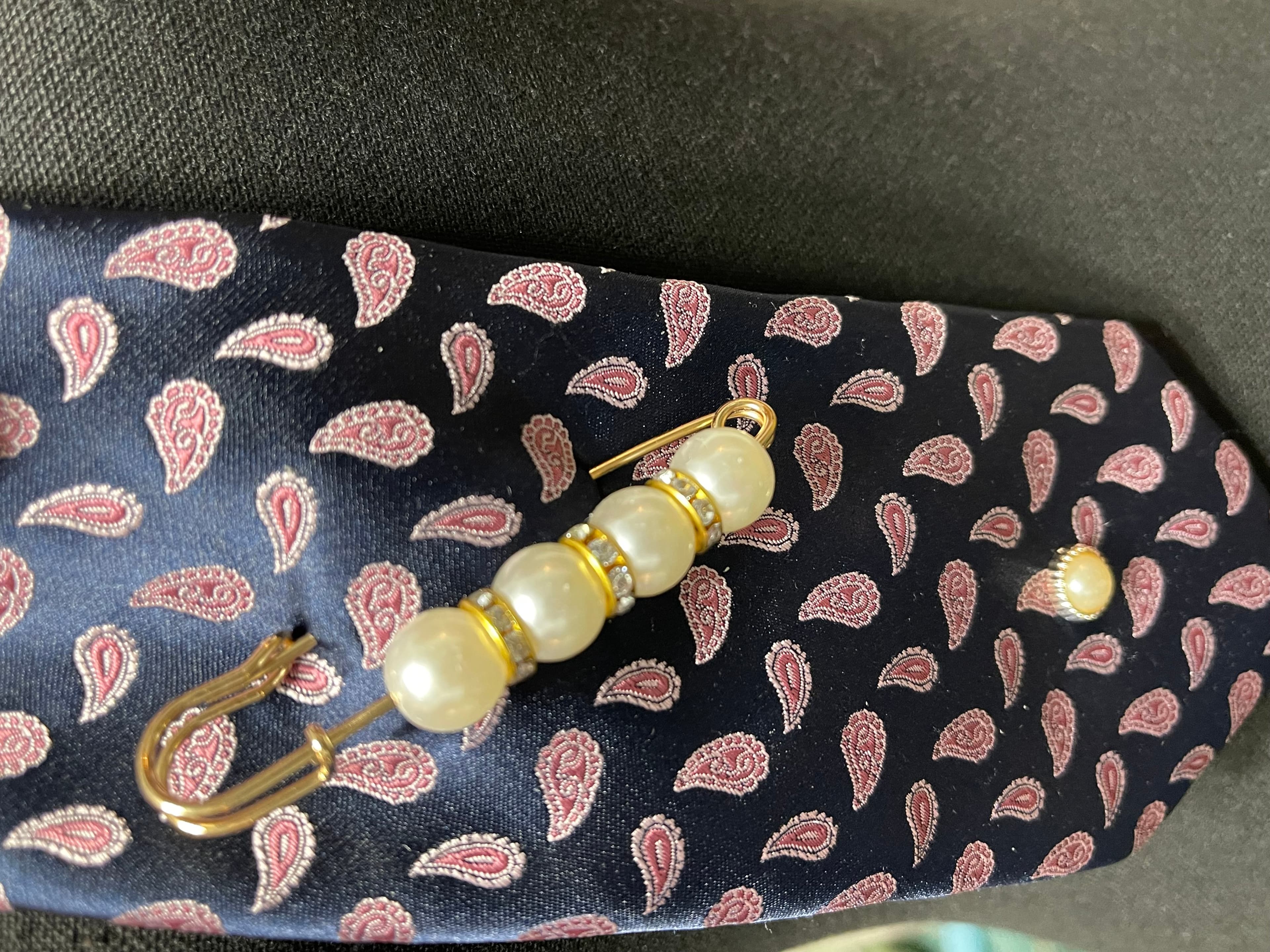 Boss Bitchin Ties Paisley Pattern Silk Scarf with Pearl Brooches - Thumbnail 11