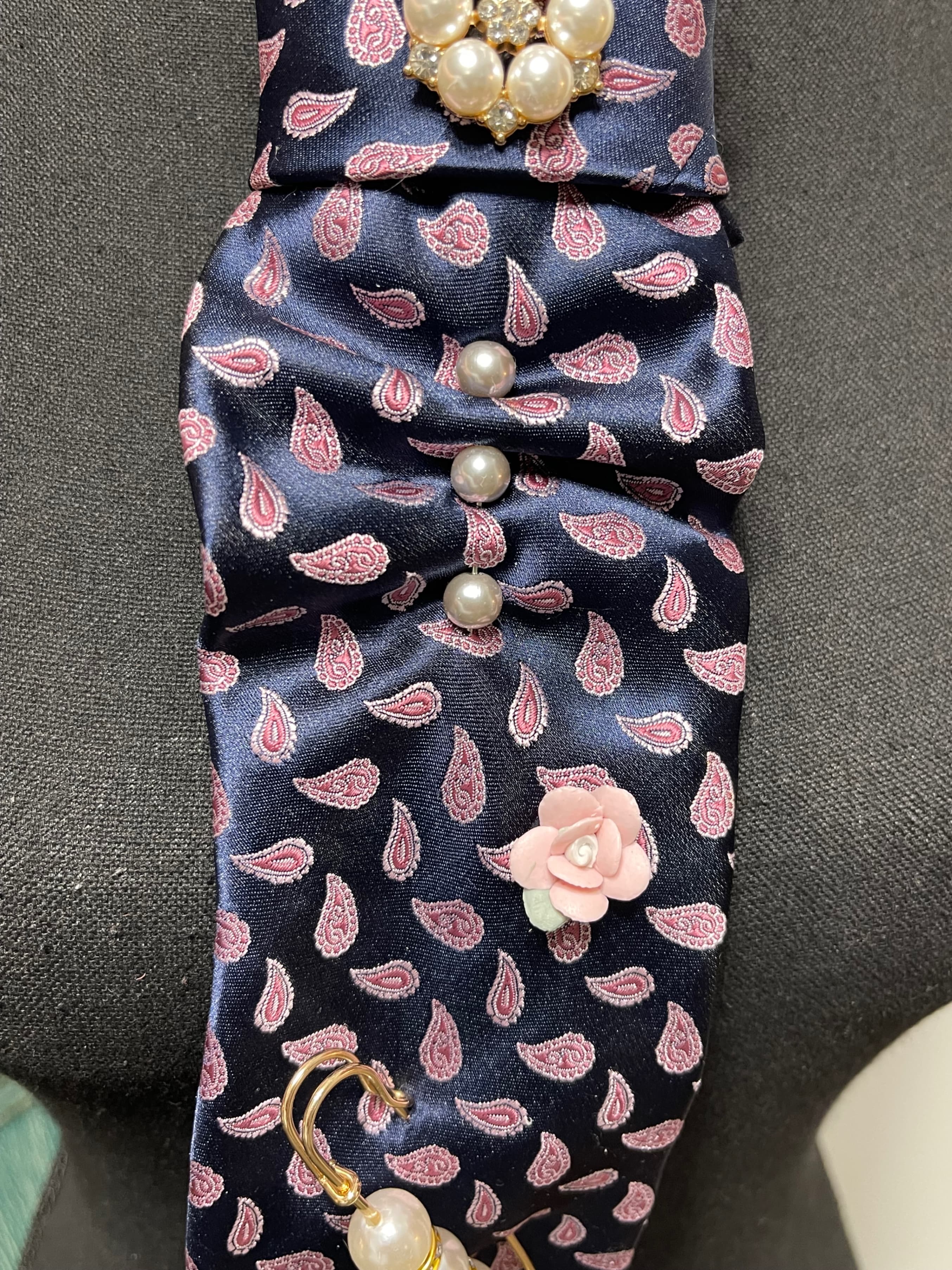 Boss Bitchin Ties Paisley Pattern Silk Scarf with Pearl Brooches - Thumbnail 7
