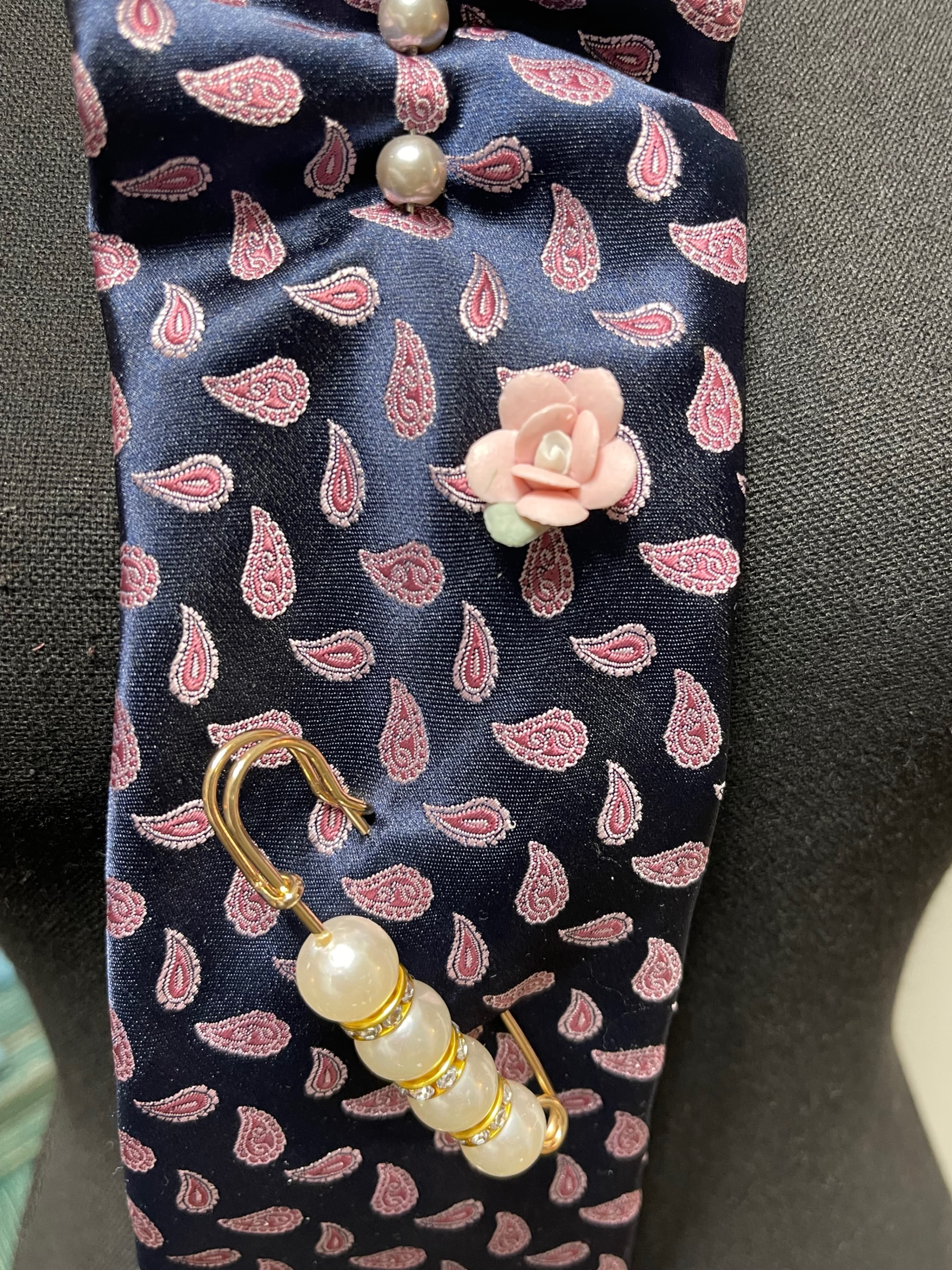 Boss Bitchin Ties Paisley Pattern Silk Scarf with Pearl Brooches - Thumbnail 8