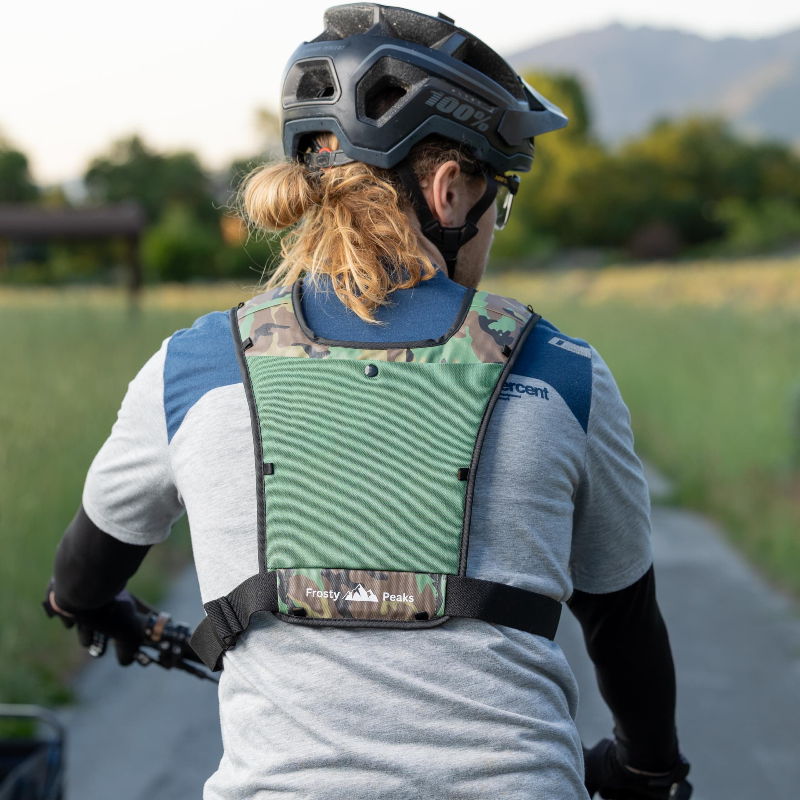 FROSTY PEAKS Minimalist outdoor Chest Pack with Easy-Access Phone Pouch Dual-Sid - Thumbnail 8