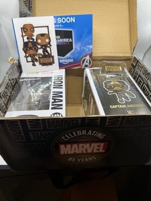Marvel Collector Corps Funko Pop! Captain America Iron Man Pin - Thumbnail 2