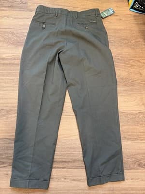 NWT Dockers casual cuffed men’s green pants 32 x 30 pleated relaxed - Thumbnail 2