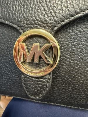 Michael Kors Black Pebbled Crossbody Bag with Gold Chain Strap Vanna Classic - Thumbnail 5