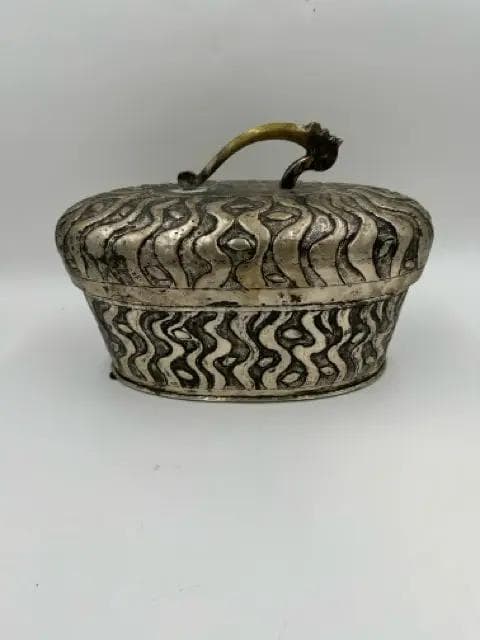 Embossed River Run Ornate Oval Box with Handle - Thumbnail 4