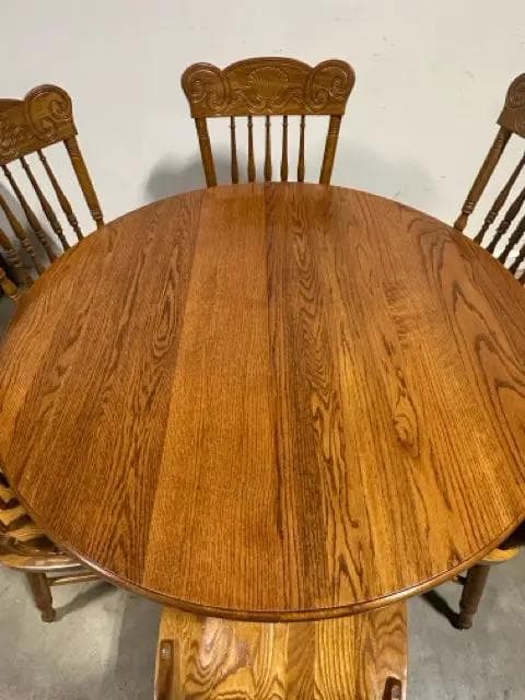 Round Oak Dining Table With 6 Chairs And 2 11.5" Leaves - Thumbnail 3