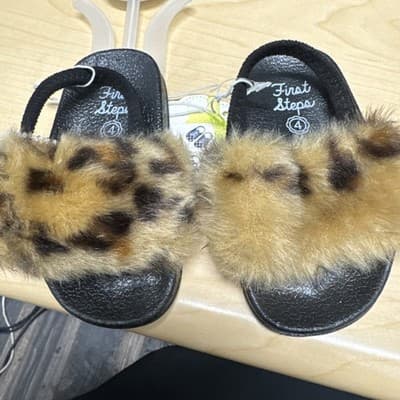NEW SZ 4 (9-12 MO.) BABY GIRL'S FIRST STEP BY STEPPING STONES FAUX FUR SANDALS - Image 1