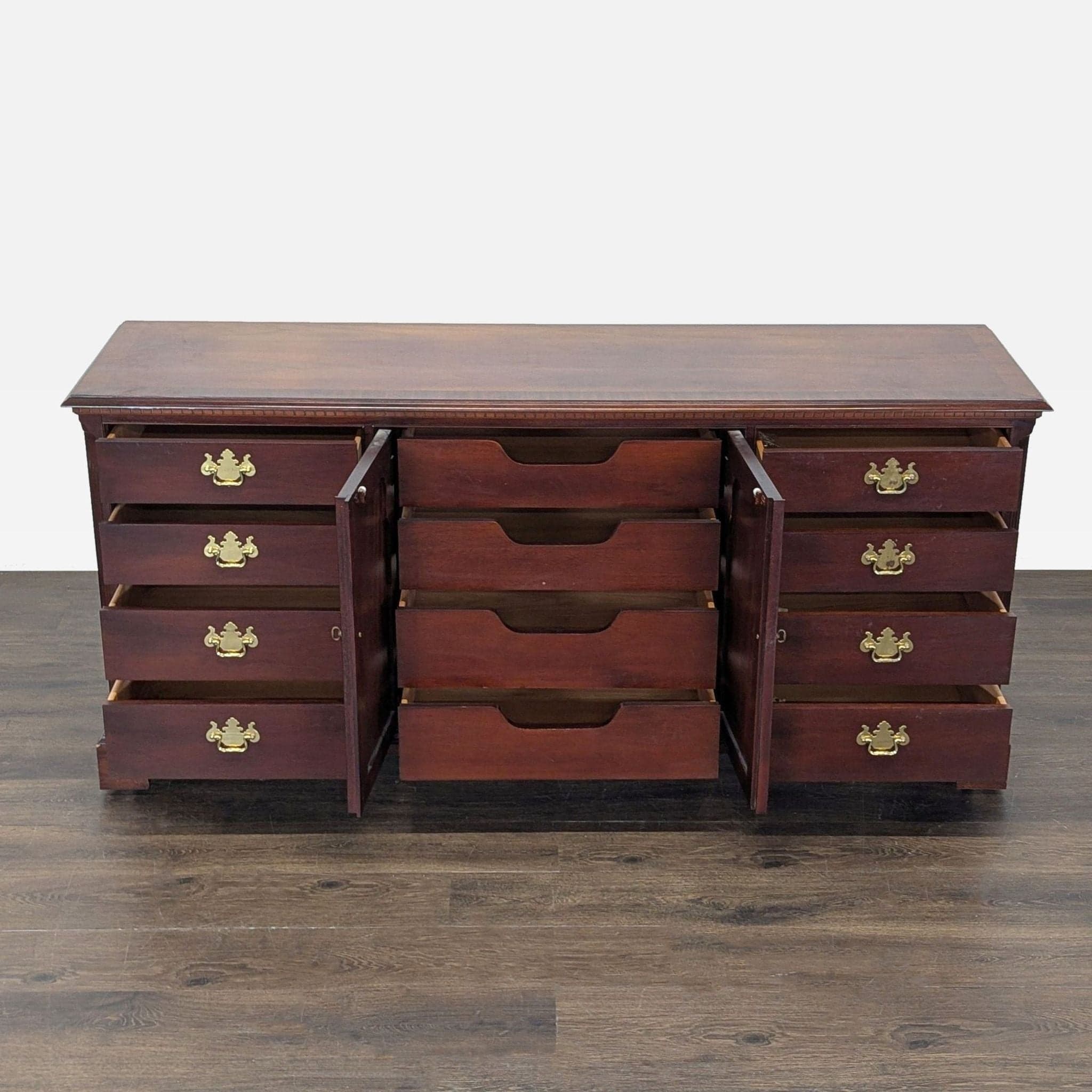 Thomasville Traditional 12-Drawer Dresser - Thumbnail 2