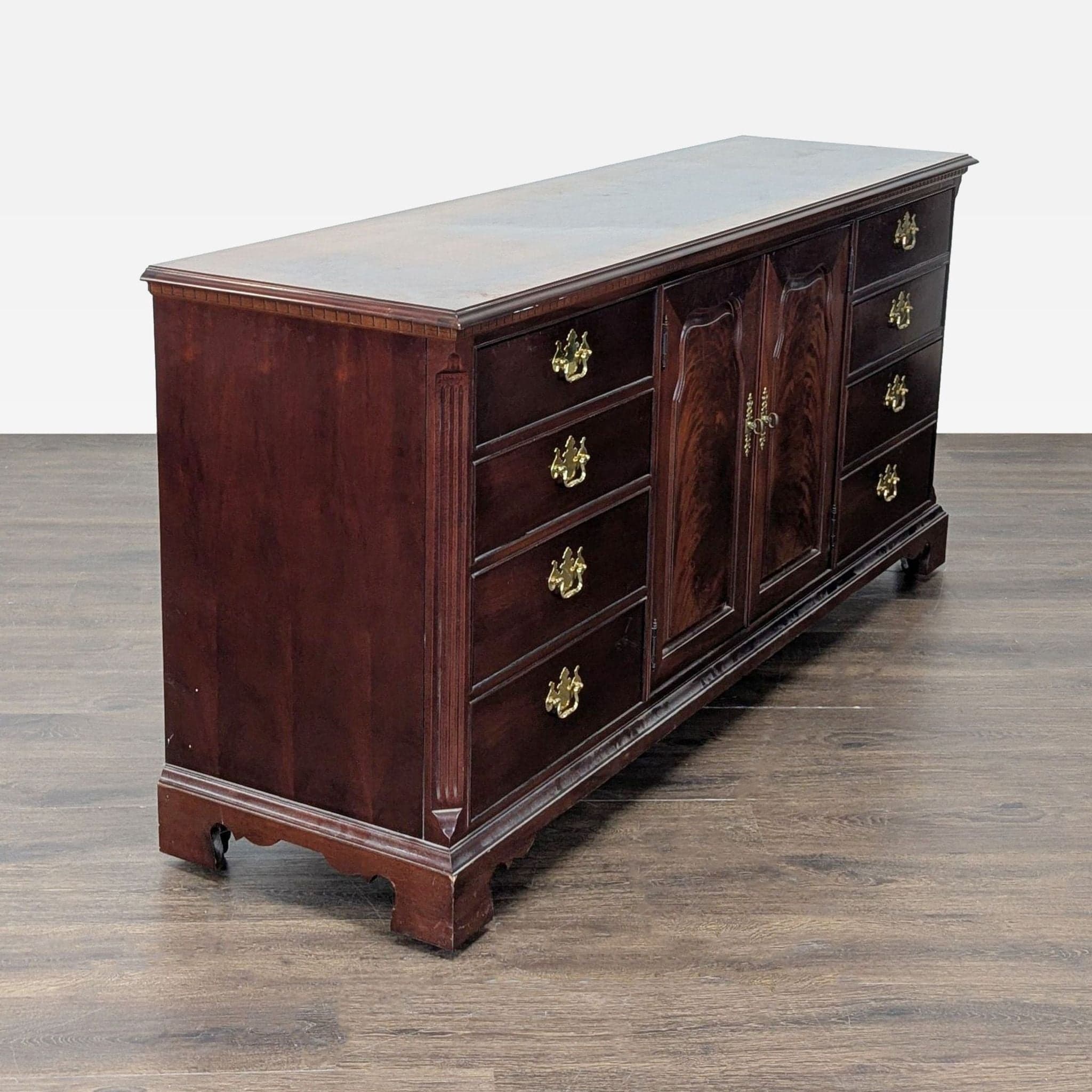 Thomasville Traditional 12-Drawer Dresser - Thumbnail 5