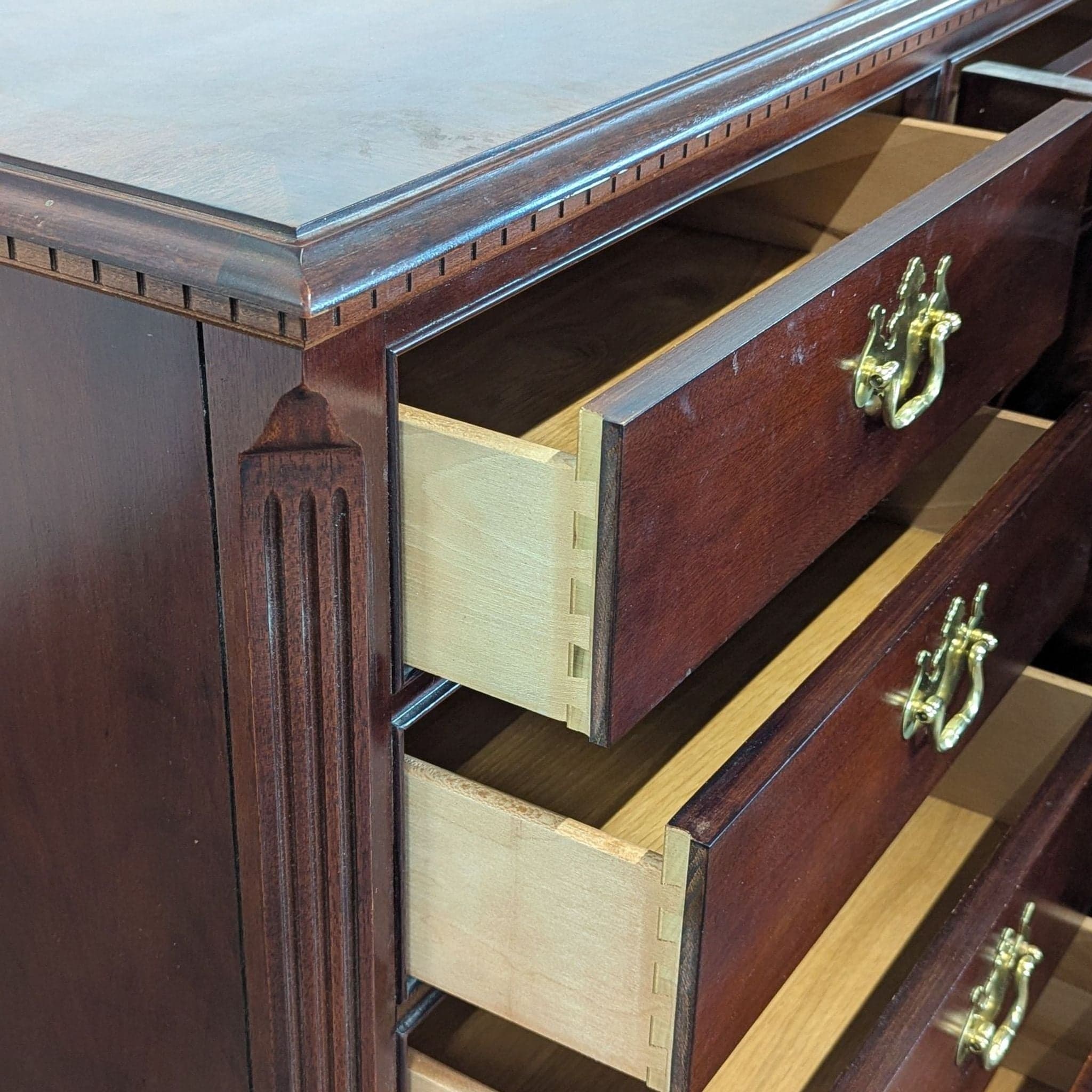 Thomasville Traditional 12-Drawer Dresser - Thumbnail 7